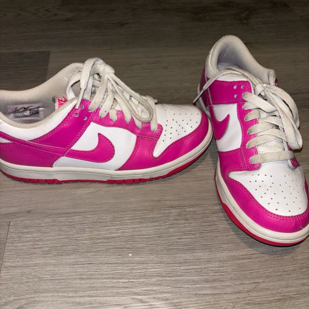 Nike dunk pink and white